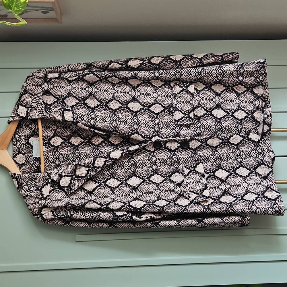 Veronica M Black and Cream Snake Print Blazer